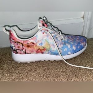Beautiful Cherry Blossom Nike Roshe One Size 9